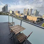 Superb City Views - Apartment, Work Or Just Relax!