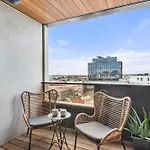 Artistic Urban Getaway Just Off Smith Street!