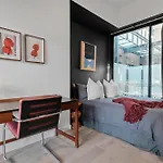Light-Filled Artistic Getaway - Smith St