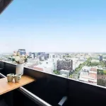 A Cozy 2Br Apt With Free Wifi In Prime Melbourne