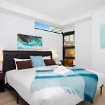Modern 3 Bed Apartment In Melbourne Cbd