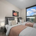 Wow Apartment On Collins 2