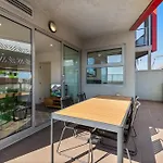 Elegant 2-Bed With Large Balcony By High Street