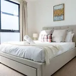 3Br Townhouse Cbd Parking
