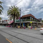 St Kilda Studio Apartment Walking Distance To The Beach