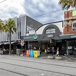 St Kilda Studio Apartment Walking Distance To The Beach