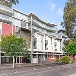Port Melbourne And A Glimpse Of The Sparkling Bay - Sleeps 4