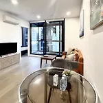 Aura On Lonsdale