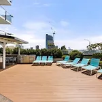 Ocean View Modern 2 Bedroom With Parking In St Kilda