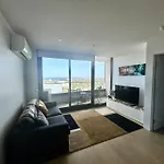 Ocean View Modern 2 Bedroom With Parking In St Kilda