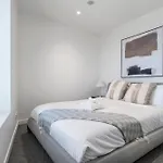 Bright And Modern 2Br Apt With Stunning Bay Views