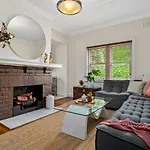 Albert Park Art Deco Gem Sleeps 5 Bevan 4