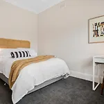 Albert Park Art Deco Gem Sleeps 5 Bevan 4