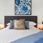 Luxe 2-Bed Apartment With River Views Near Casino