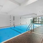 Chic Apartment In Melbournes Heart