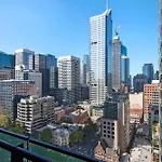 Chic Apartment In Melbournes Heart