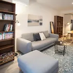Convenient 2-Bed Apartment In Melbourne\'S Heart