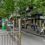 Sophisticated Cbd 2-Bed Apartment By Yarra River