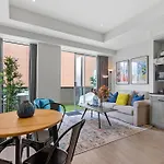 Sophisticated Cbd 2-Bed Apartment By Yarra River