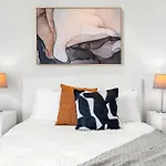 Sky High 3-Bedroom Central Apartment With City Views And Parking