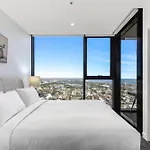 Modern 1-Bed In Hip Southbank With Pool & Gym
