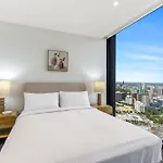 Modern 1-Bed In Hip Southbank With Pool & Gym