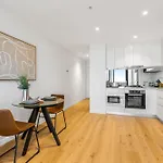 Modern 1-Bed In Hip Southbank With Pool & Gym