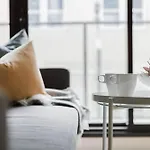 A Stylish & Comfy 2Br Apt Near Southern Cross