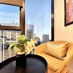 Beautiful 2B1B Cbd Melbourne Apartment