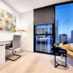 Beautiful 2B1B Cbd Melbourne Apartment