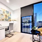 Beautiful 2B1B Cbd Melbourne Apartment