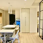 Chic 2Br Luxury Apt In Prime West Side Complex Center Of It All