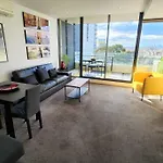 St Kilda Vibes - City Views, Airy 1 Bed Sleeps 2-4