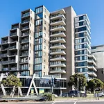 St Kilda Vibes - City Views, Airy 1 Bed Sleeps 2-4