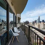 Modern Nomads Central Melbourne Spacious 2Br City Skyline Views