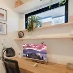 Spacious 2-Bed Apartment Near Lygon St Shops