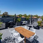 Spacious 2-Bed Apartment Near Lygon St Shops