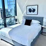 Entire 2 Bed In Southbank, Australia