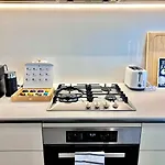 Entire 2 Bed In Southbank, Australia