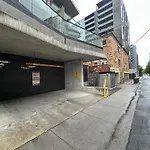 Stylish 2Br Apt Facing Albert Parkpoolparking
