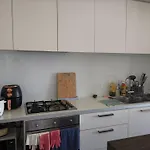 Room With King-Size Bed Close To Melbourne Cbd & Southern Cross Station