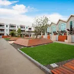 Room With King-Size Bed Close To Melbourne Cbd & Southern Cross Station