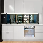 Cozy & Romantic 1Br Apt In Melbourne Cbd With Pool And Gym