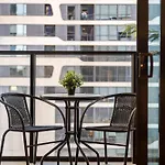 Cozy & Romantic 1Br Apt In Melbourne Cbd With Pool And Gym
