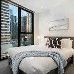 Cozy & Romantic 1Br Apt In Melbourne Cbd With Pool And Gym