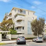 Stylish Apartment In Port Melbourne
