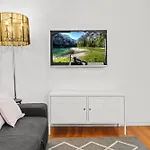 Convenient Apartment In Heart Of Carlton
