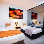 Cozy Spacious Holiday 2B2B Melbourne Cbd Apartment