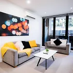 Cozy Spacious Holiday 2B2B Melbourne Cbd Apartment