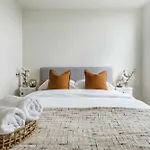Magnificent Apartment With Car Park And Easy Access To The Beach